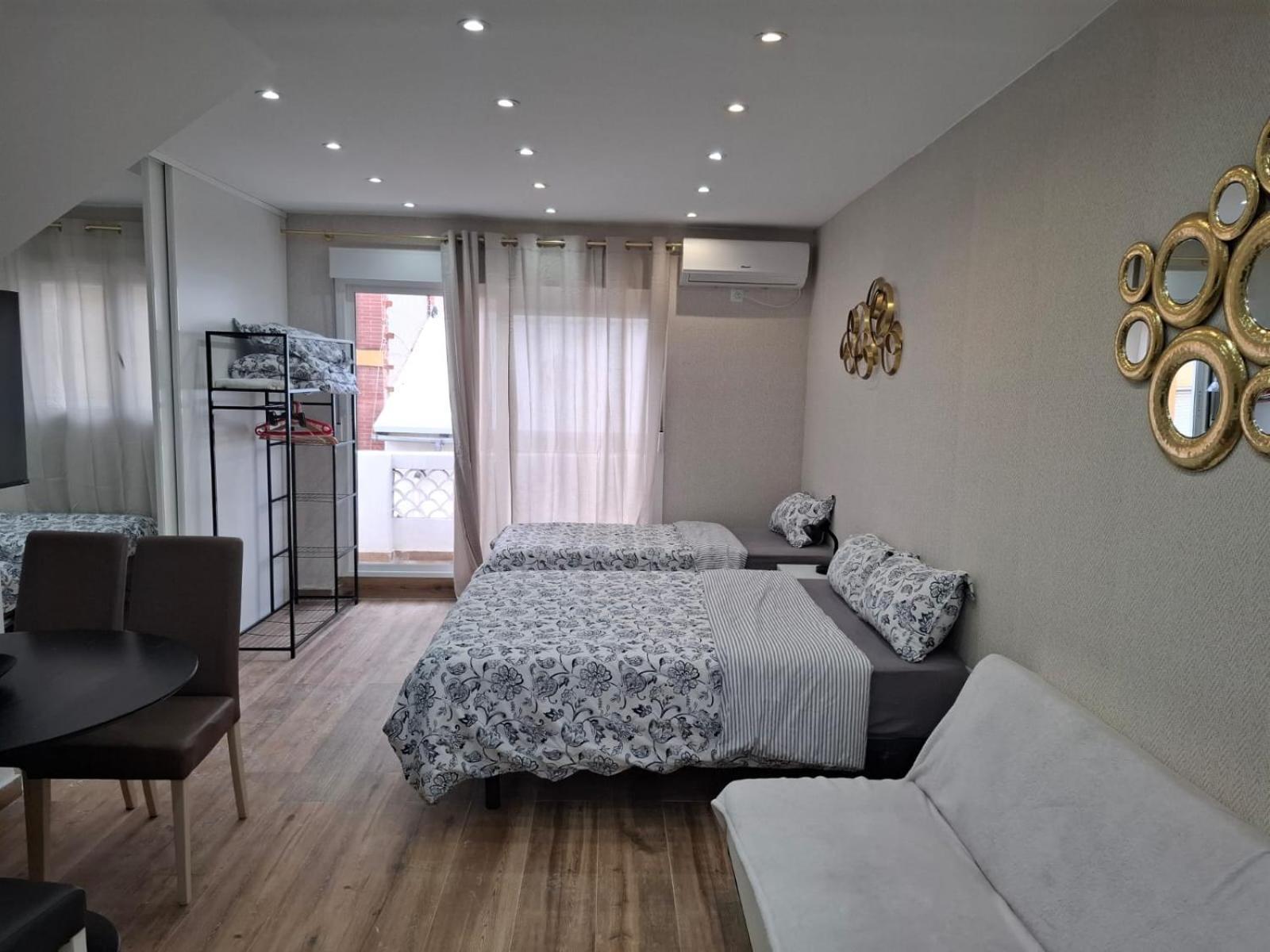 Centrum F Alicante Rom bilde